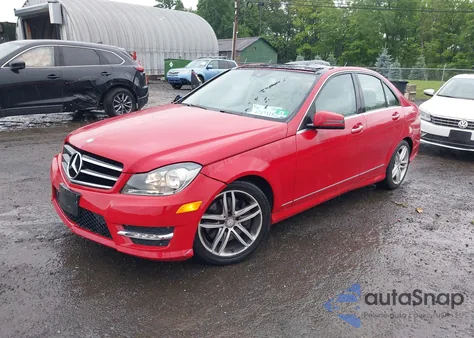 2014 Mercedes-Benz C 300 Luxury 4Matic/Sport 4Matic из США, поврежденный, VIN WDDGF8AB4ER318837